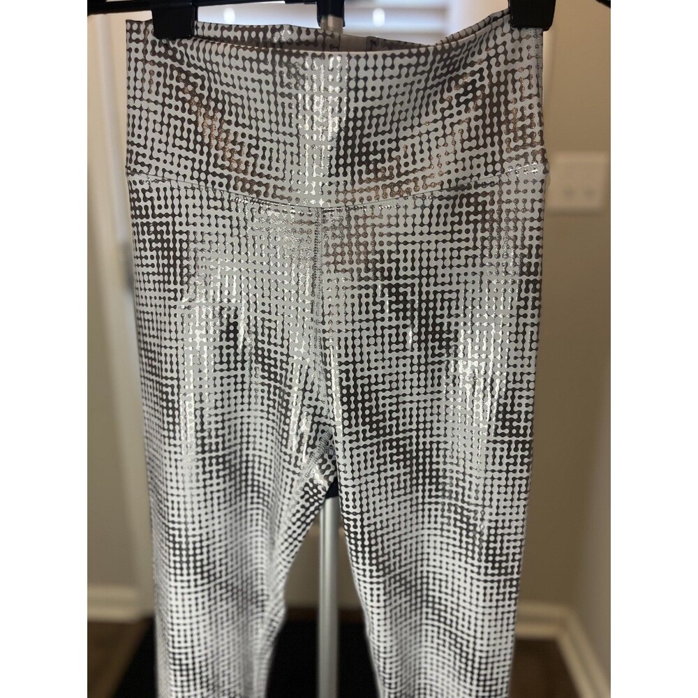 Peloton women’s leggings- Large- NWT-Show UP foil color - Picture 6 of 16